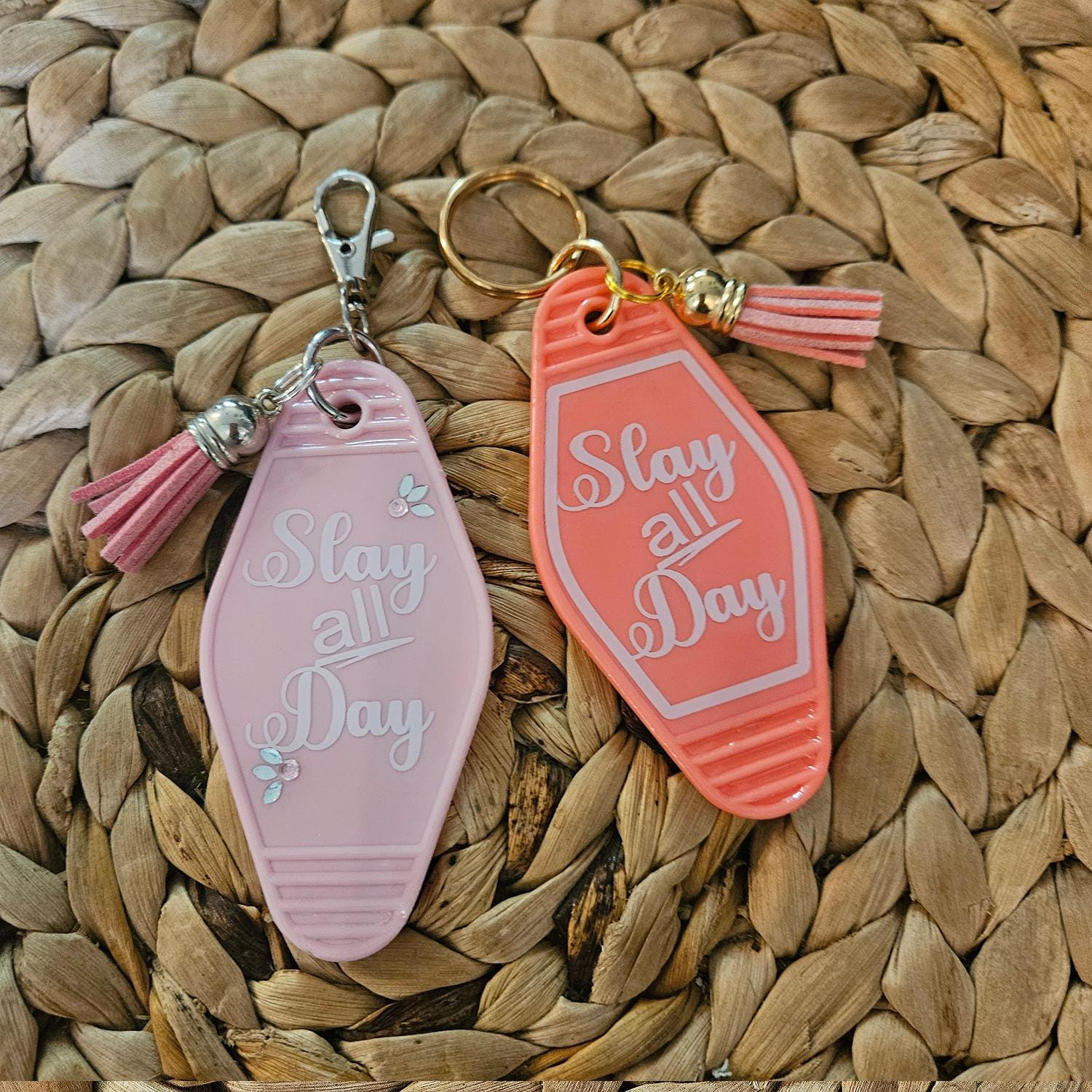 Motel Keychain Slay all Day - Pink Keychain- Backpack or Bag Clip - Cute keychain  - 100% handmade - vintage style keychain - Art Style