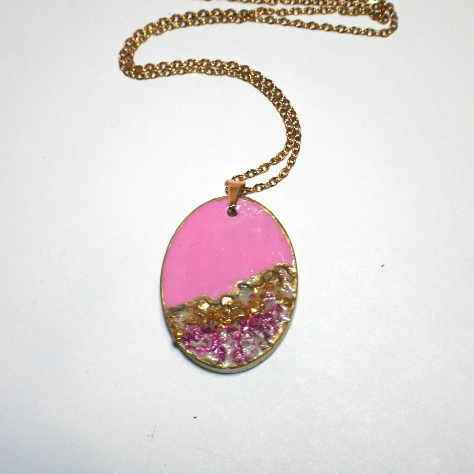 Hand-Painted Concrete Pendant Necklace – Gold & Pink Geode-Inspired Jewelry