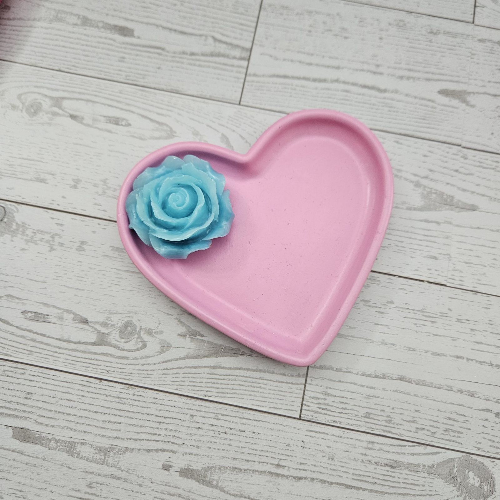 Floral Heart-Shaped Trinket Dish, Bold Handmade Jewelry Holder for Vanity or Nightstand Floral Heart-Shaped Trinket Dish, Bold Handmade Jewelry Holder for Vanity or Nightstand – Decorative Trays – Handmade by ShesSoCrafty Goods