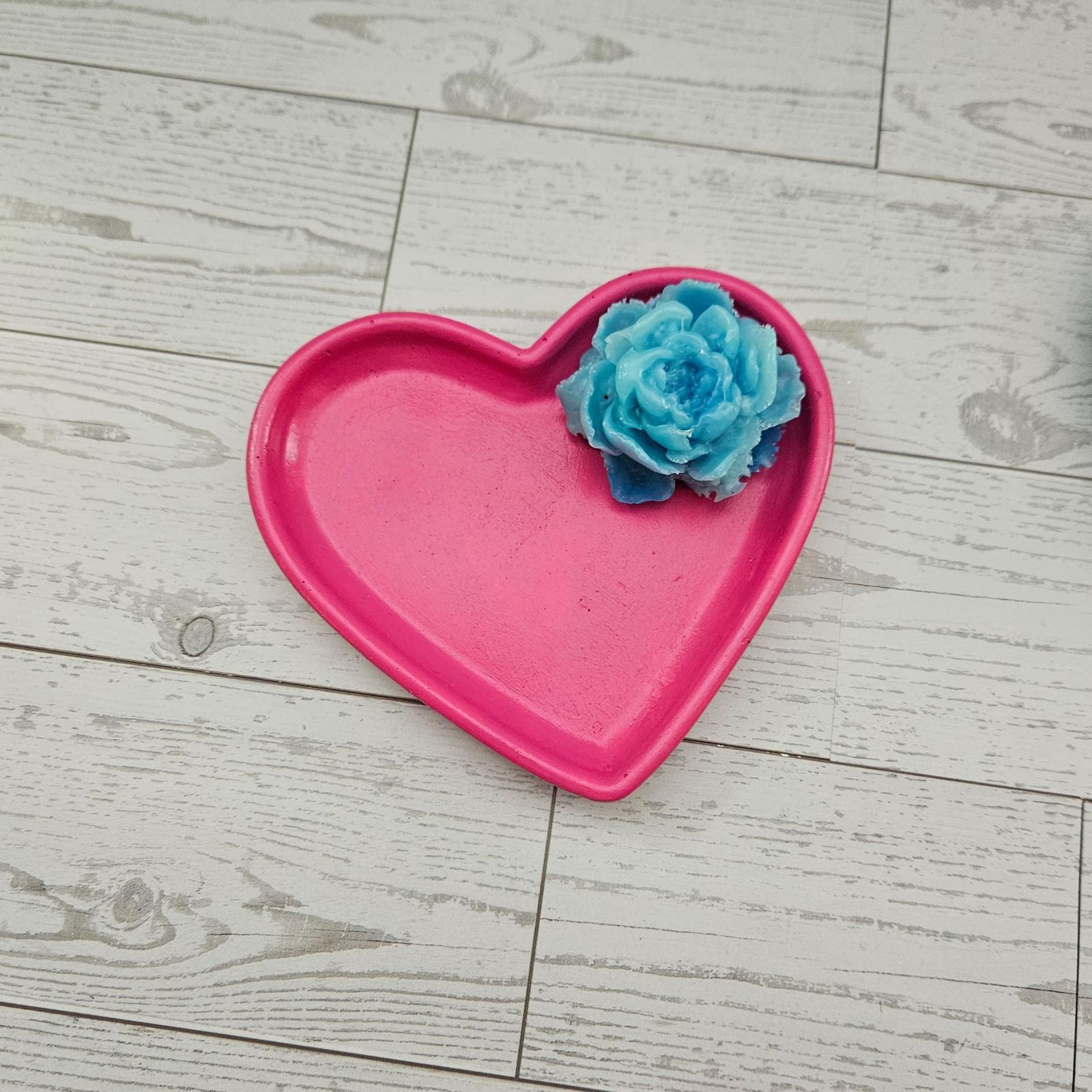 Floral Heart-Shaped Trinket Dish, Bold Handmade Jewelry Holder for Vanity or Nightstand Floral Heart-Shaped Trinket Dish, Bold Handmade Jewelry Holder for Vanity or Nightstand – Decorative Trays – Handmade by ShesSoCrafty Goods